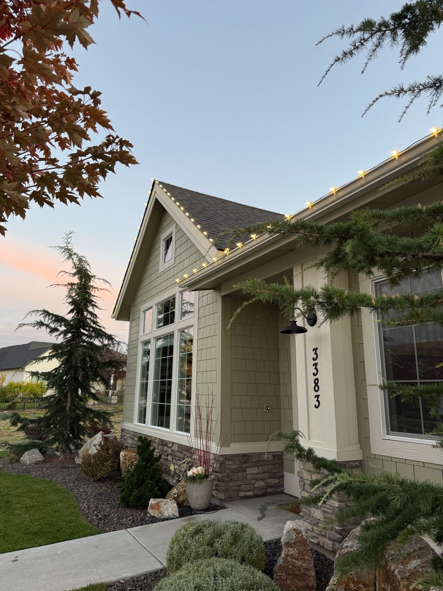 Holiday Lights Brighten Homes Across the Valley image